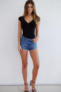 Carmella Rose feet photo thumbnail