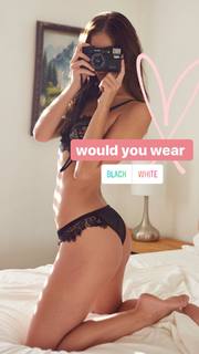 Carmella Rose feet photo thumbnail