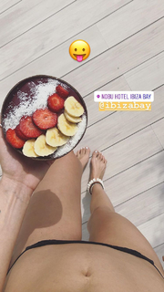 Carmella Rose feet photo thumbnail