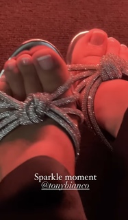 Carmella Rose feet photo thumbnail