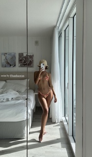 Carmella Rose feet photo thumbnail