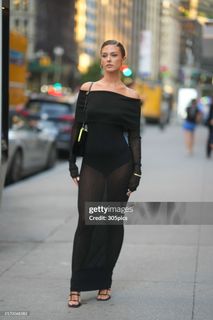 Carmella Rose feet photo thumbnail