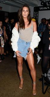 Carmen Carrera feet photo thumbnail