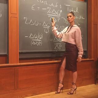 Carmen Carrera feet photo thumbnail