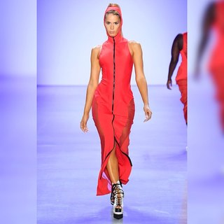 Carmen Carrera feet photo thumbnail