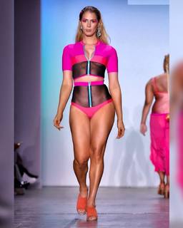 Carmen Carrera feet photo thumbnail