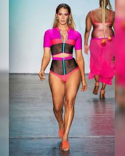 Carmen Carrera feet photo thumbnail