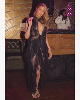 Carmen Carrera feet photo thumbnail