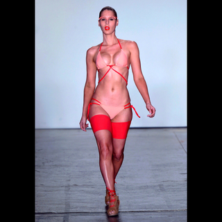 Carmen Carrera feet photo thumbnail