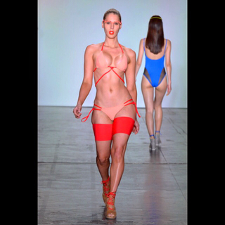 Carmen Carrera feet photo thumbnail