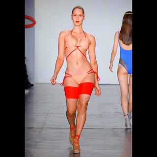 Carmen Carrera feet photo thumbnail