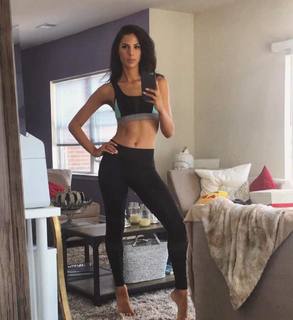 Carmen Carrera feet photo thumbnail