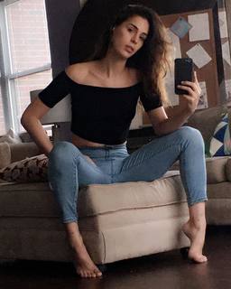 Carmen Carrera feet photo thumbnail