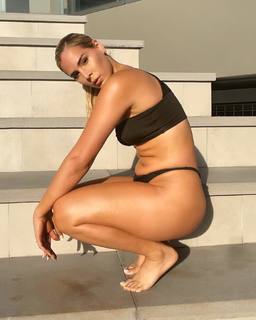 Carmen Carrera feet photo thumbnail