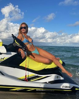 Carmen Carrera feet photo thumbnail