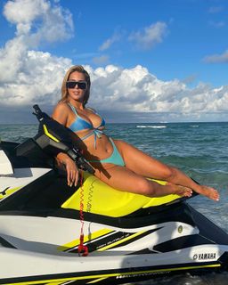 Carmen Carrera feet photo thumbnail