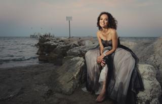Carmen Chaplin feet photo 17
