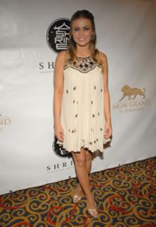 Carmen Electra feet photo thumbnail