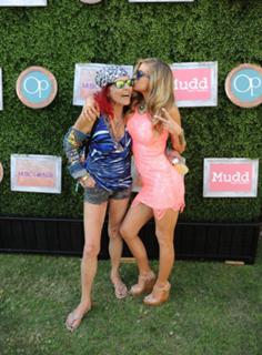 Carmen Electra feet photo thumbnail