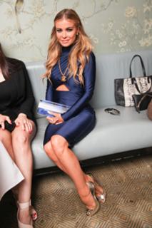 Carmen Electra feet photo thumbnail