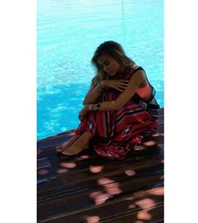 Carmen Electra feet photo thumbnail