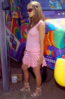Carmen Electra feet photo thumbnail