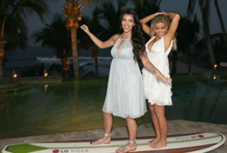 Carmen Electra feet photo thumbnail