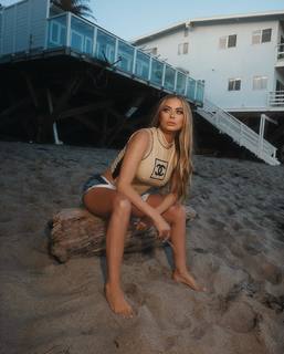 Carmen Electra feet photo thumbnail