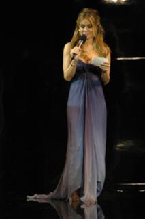 Carmen Electra feet photo thumbnail