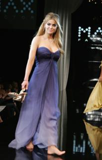 Carmen Electra feet photo thumbnail