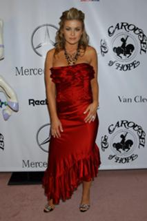 Carmen Electra feet photo thumbnail