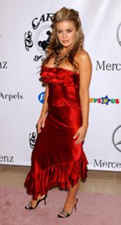 Carmen Electra feet photo thumbnail
