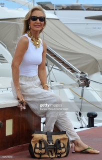 Carmen Lomana feet photo 3