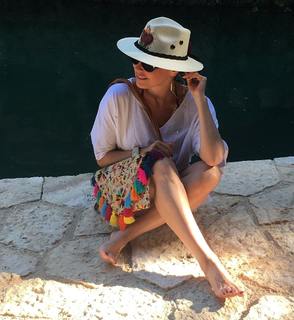 Carmen Muñoz feet photo 1