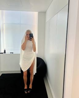 Caro Daur feet photo 1