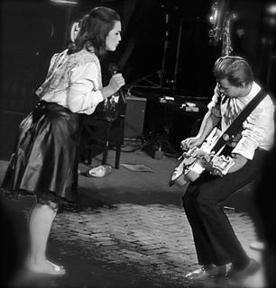 Caro Emerald feet photo 7