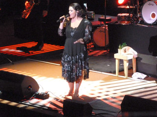 Caro Emerald feet photo 2
