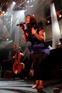 Caro Emerald feet photo 1