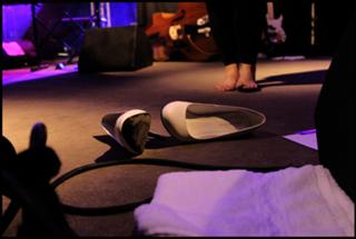 Caro Emerald feet photo 3
