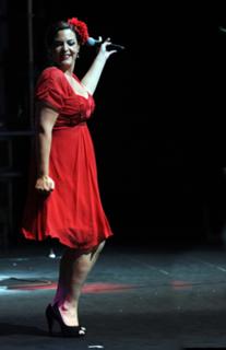 Caro Emerald feet photo 10