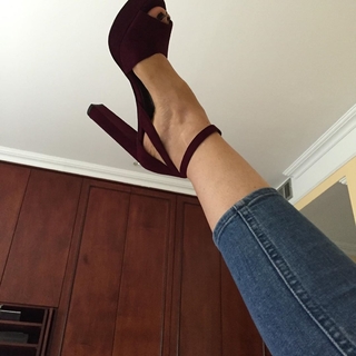 Carol Alt feet photo thumbnail