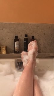 Carol Alt feet photo thumbnail