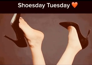 Carol Alt feet photo thumbnail