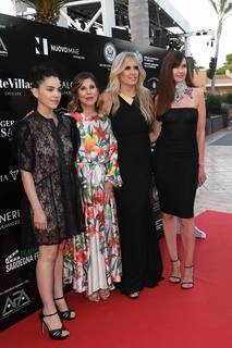 Carol Alt feet photo thumbnail