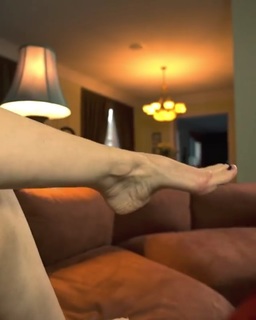 Carol Alt feet photo thumbnail