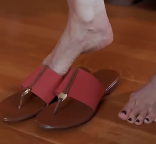 Carol Alt feet photo thumbnail