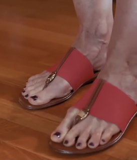 Carol Alt feet photo thumbnail