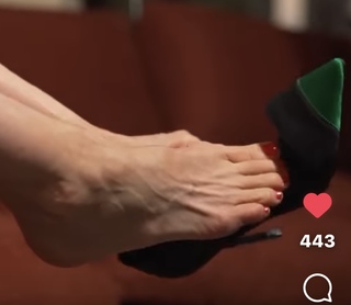 Carol Alt feet photo thumbnail
