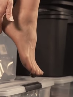 Carol Alt feet photo thumbnail