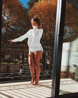 Carol Belli feet photo 1